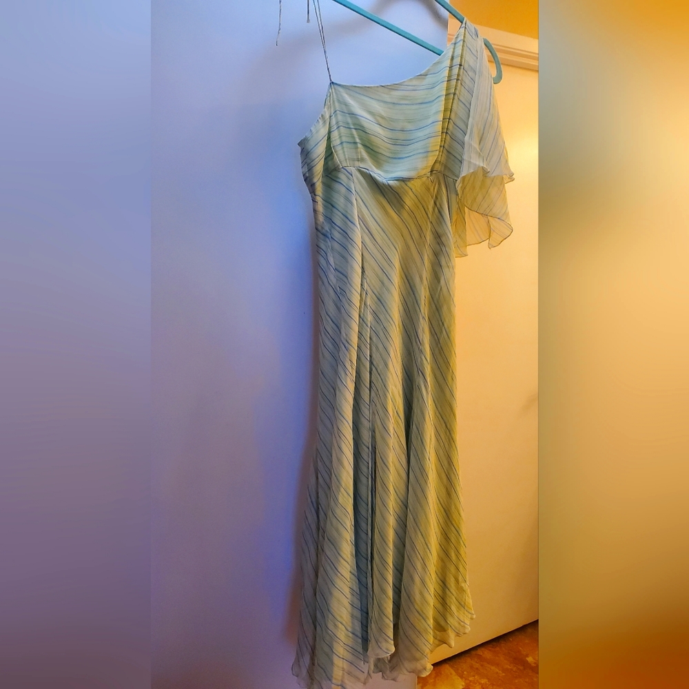 Off shoulder modification dress